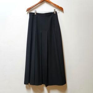 Black pleated skirt